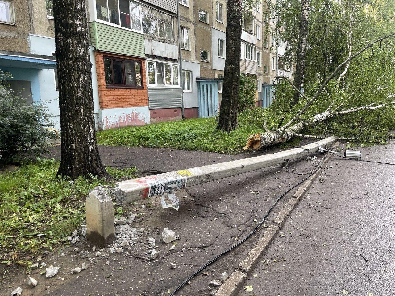Стало известно о состоянии мальчика, на которого упал столб во время грозы в Ярославле
