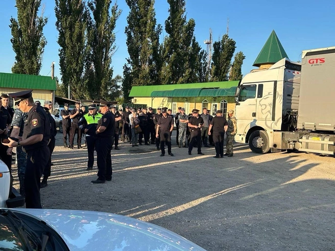 Рейд проводили сотрудники ФСБ, полиции при поддержке ОМОНа | Источник: УФСБ России по Волгоградской области