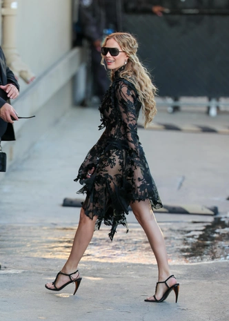 Чему нас научило модное сотрудничество Марго Робби и Эндрю Мукамала: стайлтрики, которые должна знать каждая