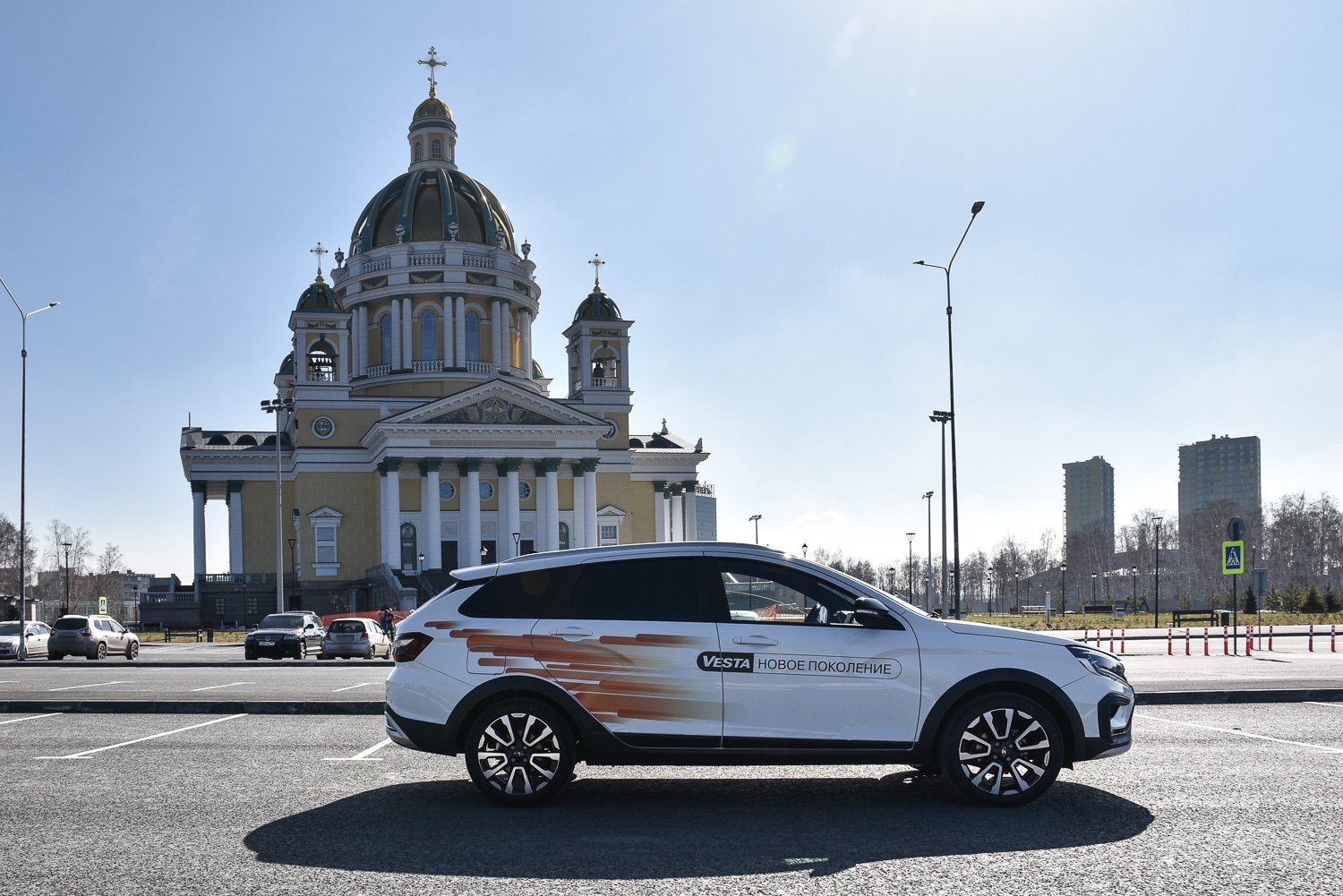 Сбор по осени считают. Продажи Vesta падают, а дилеры Lada просят «придушить китайцев»