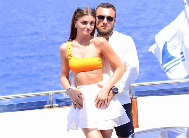 Девушка простила мужа  | Источник: Эльвира Штер 