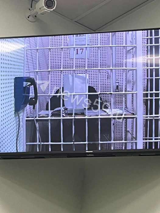 На втором суде Кесарь прикрывался бумажкой, трансляцию вели из СИЗО | Источник: Любовь, мать солдата