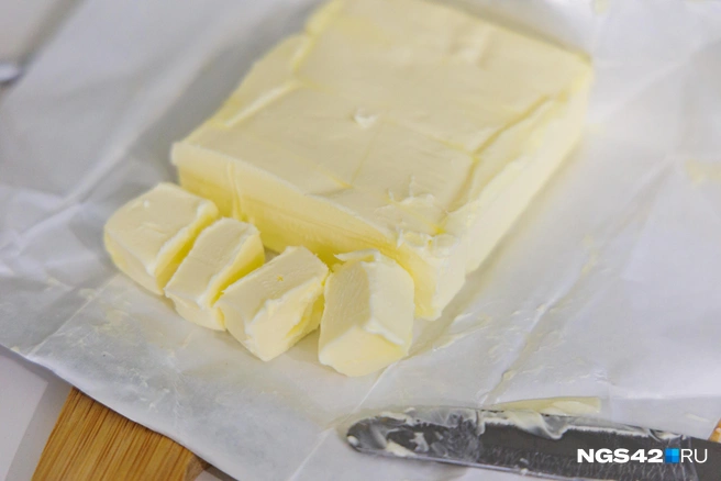 Чтобы сделать тонну масла, нужно больше 22 тонн молока. Это более 100 тысяч рублей  | Источник: Мария Ленц / NGS24.RU