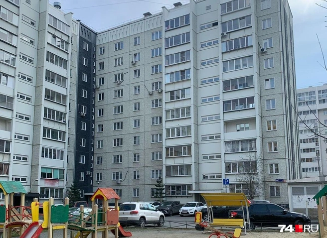Жильцам дома на Тополинке вместо перерасчета выставили счета за юридические услуги | Источник: читатель 74.RU
