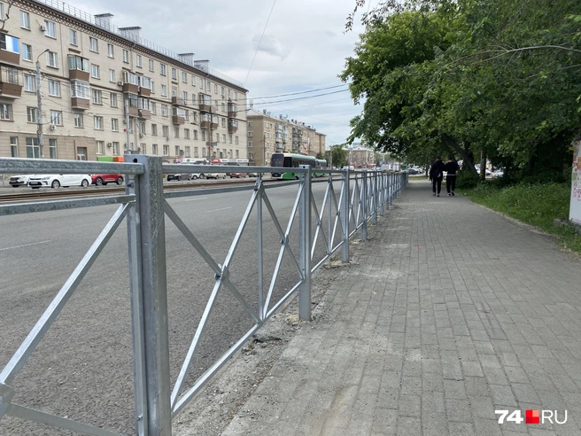 А вот так тротуар, видимо, должен выглядеть в итоге | Источник: Виталий Гущинский