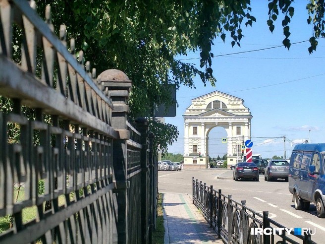 Московские ворота — это хорошо, но сделать селфи на Нижней набережной можно не только на их фоне | Источник: Ксения Филимонова / «ИрСити»