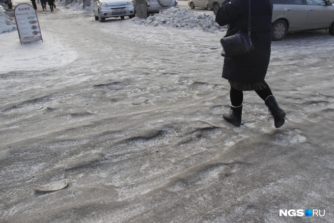 Нужно установить, кому принадлежит нечищеный участок | Источник: Станислав Соколов / NGS.RU