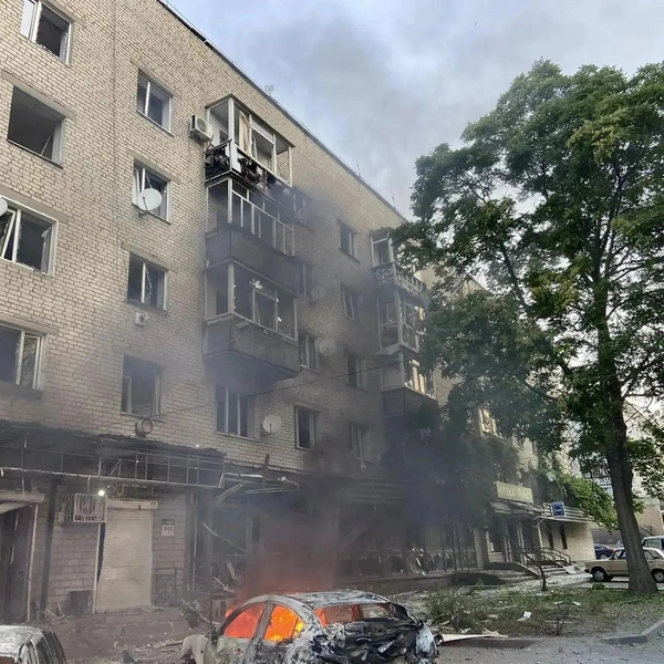 В фотогалерее — последствия атаки на жилой массив в Токмаке утром 21 июля | Источник: Евгений Балицкий / max.ru