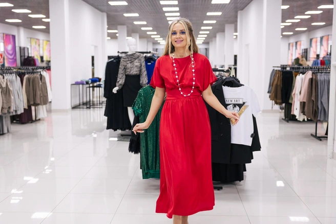 Кристина Кова составила для героини четыре оригинальных образа | Источник: Инна Кузнецова