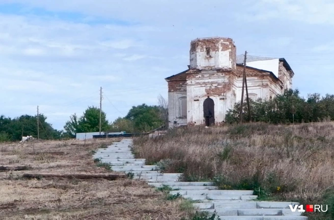 На ремонт храма скидываются неравнодушные жители и волонтеры | Источник: Илья Воробушкин / V1.RU