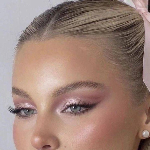 макияж на новый год 2026, новогодний макияж 2026, новогодний макияж, макияж на новый год, легкий макияж на новый год, какой макияж на новый год, новогодняя косметика | Источник: Pinterest