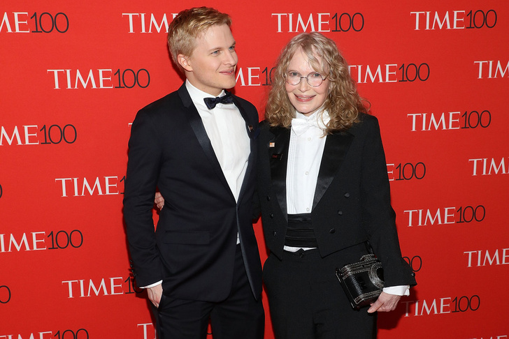 Миа с Ронаном на церемонии вручения премий журнала Time в прошлом году