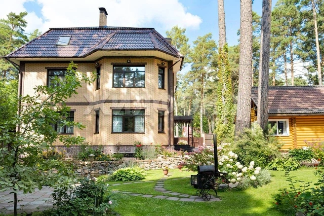 Участок расположен в сосновом бору | Источник: агентство недвижимости «Жилфонд»/n1