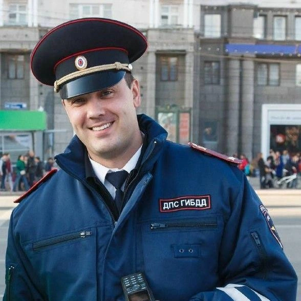 В молодости будущий руководитель трудился простым постовым | Источник: Госавтоинспекция Челябинска