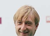 Евгений Плющенко начал выступления после операции