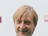 Евгений Плющенко начал выступления после операции