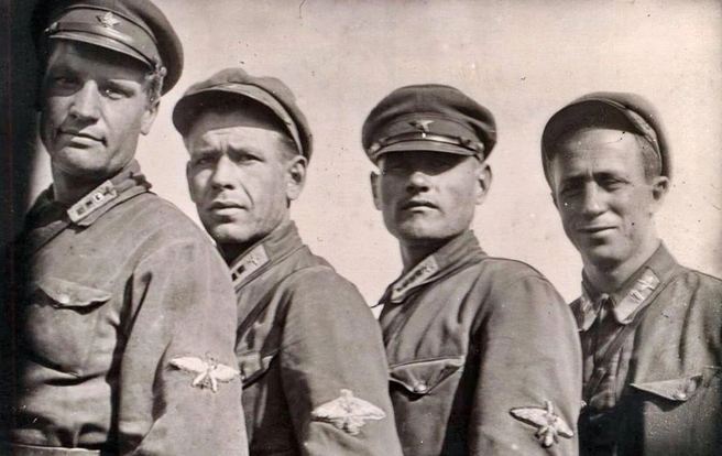 Первые летчики омского аэропорта  | Источник: Омский аэропорт 