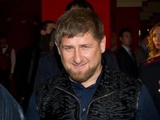 Вертолеты с лепестками роз и лезгинка от главы Чечни. Рамзан Кадыров устроил пышную свадьбу племяннику