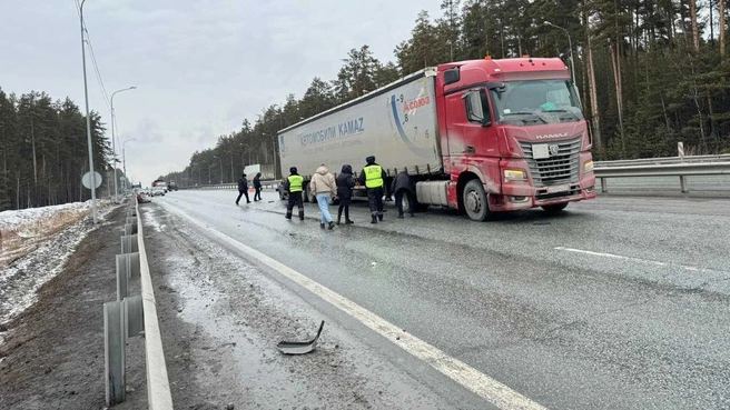 Дальнобойщик из Татарстана насмерть сбил подростка в Сысертском районе | Источник: ГИБДД по Свердловской области