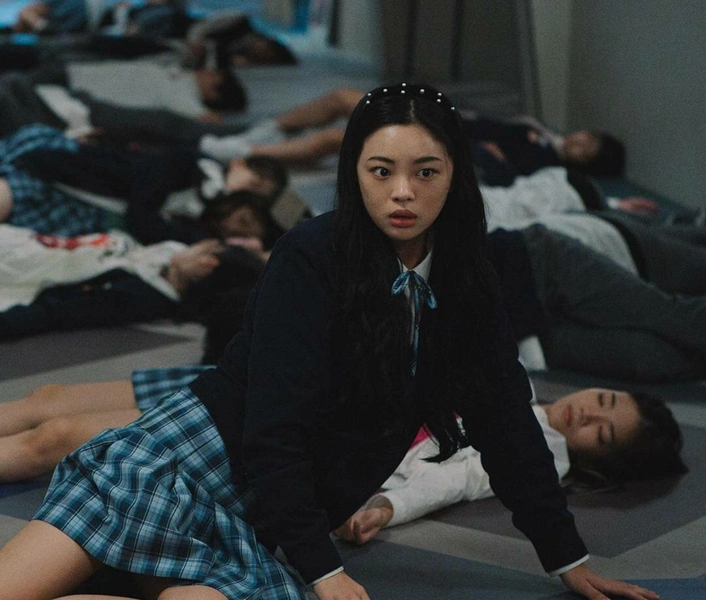 Кадр из сериала «Наступает ночь», 2023