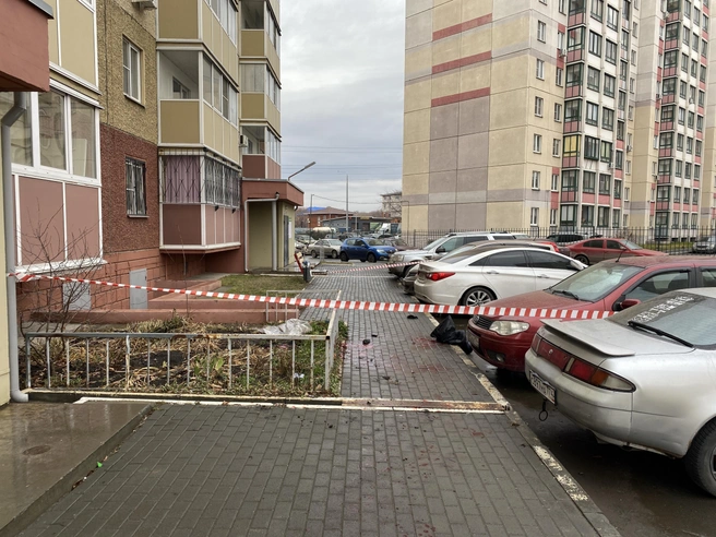 Участок огородили лентой, ночью здесь работали сотрудники правоохранительных органов | Источник: Виталий Гущинский