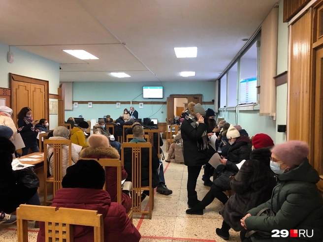 В первый день нашлось немало желающих бесплатно провериться на ковид | Источник: Кристина Полевая