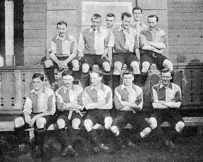 «Невский» — чемпион Санкт-Петербурга по футболу 1907 года. Верхний ряд (слева направо): И. Бьюкенен, Д. Максвелл, Н. Сиборн, Г. Вебб, Грем, А. Монро. Нижний ряд: Д. Ривс, М. Евангулов I, Б. Евангулов II, В. Смолл, Ватергаус | Источник: Федерация футбола Санкт-Петербурга