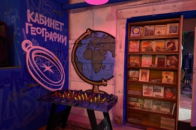 В Екатеринбурге открыли бар в кабинете географии