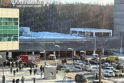 Fat in restaurant vent causes fire and mall evacuation