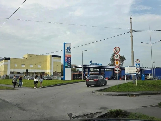 В течение нескольких месяцев Марат заправлялся на одной и той же заправке по адресу Проспект Космонавтов, 102 | Источник: Читатель E1.RU Марат