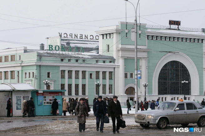 Здание железнодорожного вокзала 20 лет назад | Источник: Стас Соколов/NGS.RU