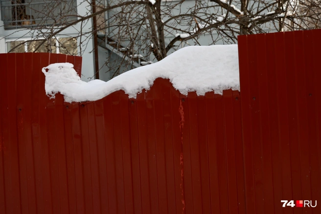 Силовики оставили следы? Или постояльцы пытались убежать? | Источник: Михаил Шилкин