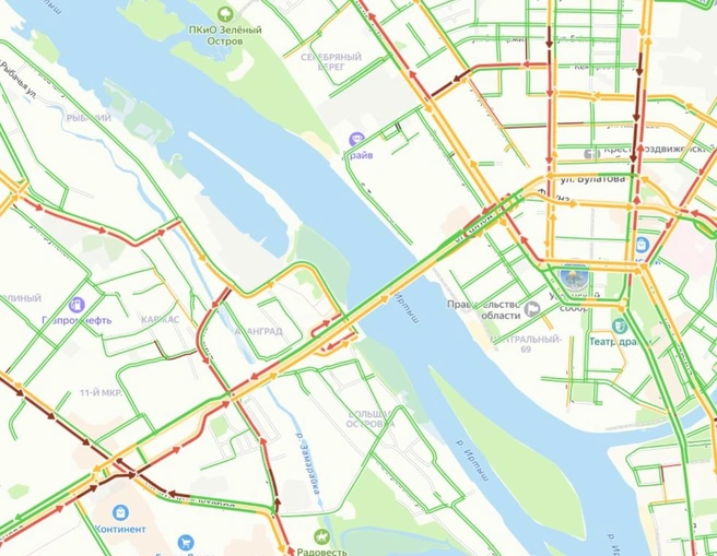 Пробки образовались перед метромостом | Источник: ngs55.ru/maps-traffic/