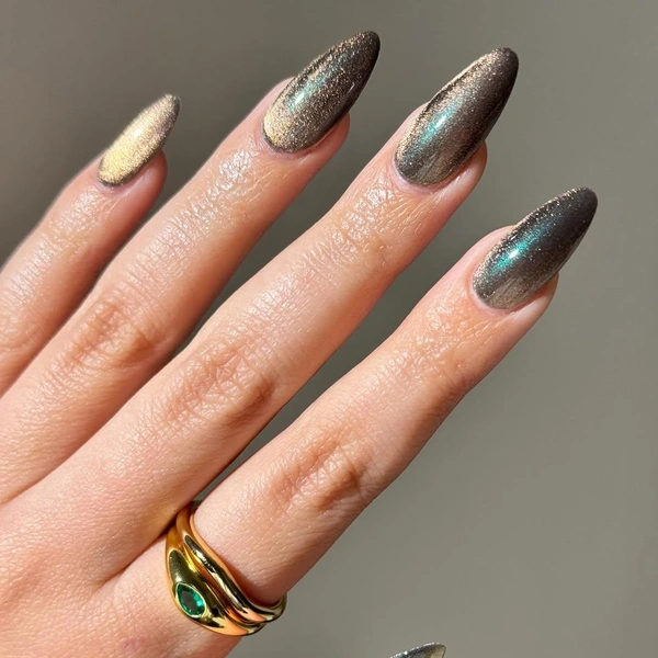 Источник: @avrnailswatches