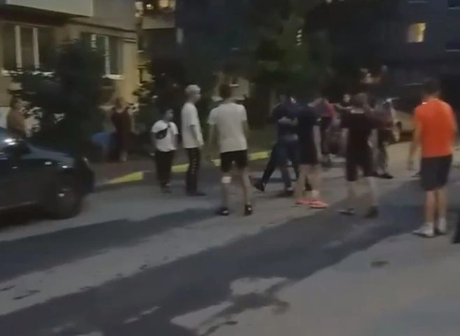 В Канищеве толпа подростков избила мужчину, сделавшего им замечание | ya62.ru