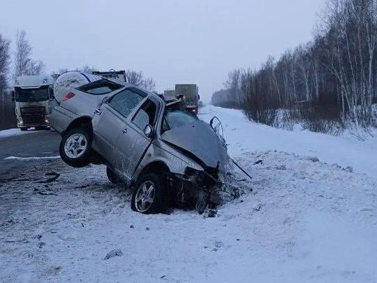 Автомобиль был сильно деформирован в результате удара | Источник: ГАИ Новосибирской области