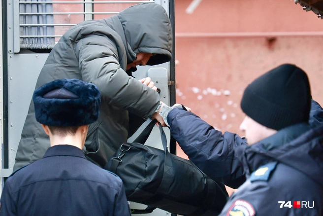 Подростки попались, когда забирали у пенсионерки 100 тысяч рублей | Источник: Михаил Шилкин / 74.RU