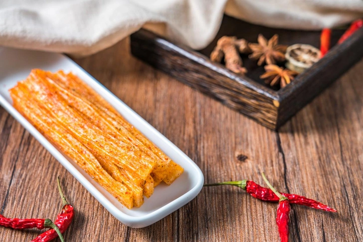 Ученые ПНИПУ предупредили об опасности фастфуда из Китая, который стал хитом у школьников | Источник: iStockphoto/ Govan Zhang