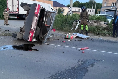 Два человека погибли в ДТП в Дзержинске после вреза в бетонный блок