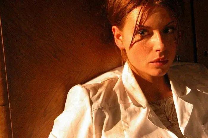 Любовь Толкалина в сериале «Антикиллер 2: Антитеррор», 2003 | Источник: Кадр из фильма