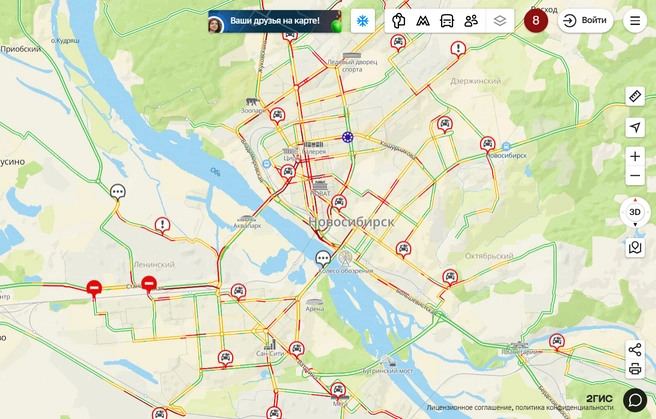 Затор возник на обоих берегах города  | Источник: 2ГИС