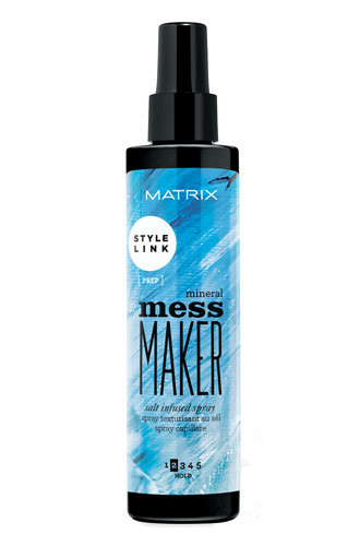 Солевой спрей для волос Mess Maker Salt Infused Spray, Matrix. Средство обогащено минералами, помогает создать естественные подвижные локоны без пушения.