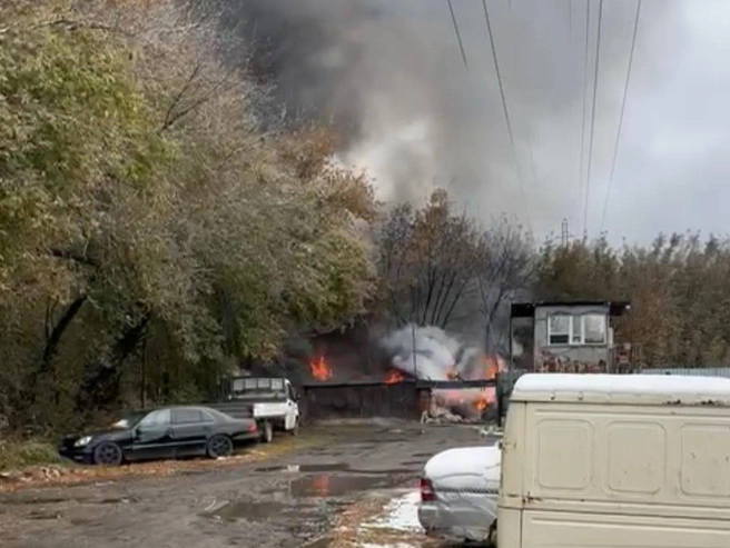 Есть версия, что гараж подожгли | Источник: Снимок с места происшествия