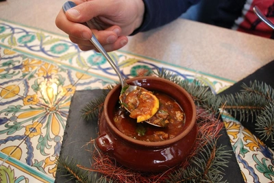 Barnaul Resident's Clay Pot Potatoes and Chicken Recipe