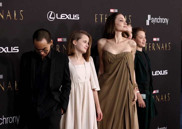 Повторяй за мной: дочь Анджелины Джоли в легендарном оскаровском платье своей знаменитой мамы