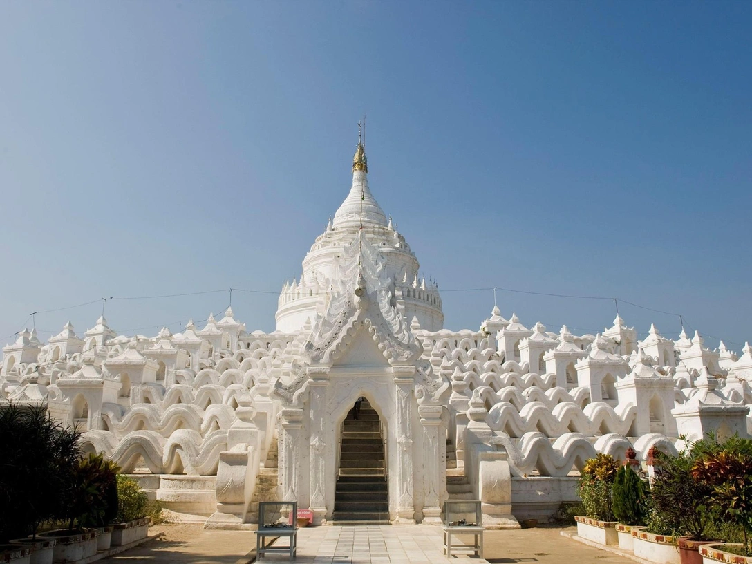 Руины дворца Мандалай и небесная пагода: достояние Таиланда и Мьянмы, которое уничтожило землетрясение | marieclaire.ru