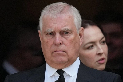 Шок: хакеры угрожают раскрыть все файлы Эпштейна