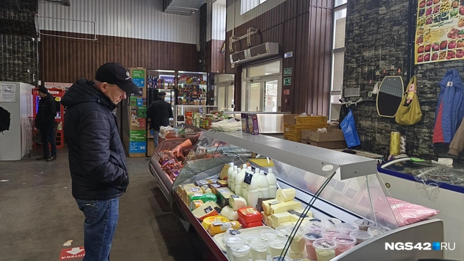 Теперь на «Народном» торгуют только продуктами | Источник: Елена Гуськова / NGS42.RU