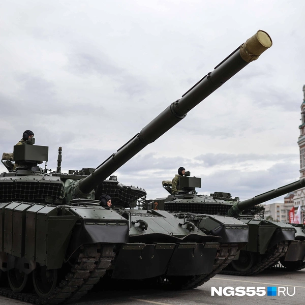 Все наблюдали за военной техникой | Источник: Евгений Софийчук / NGS55.RU