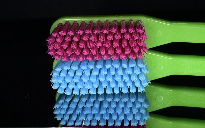 Щетки бывают мягкими и ультрамягкими, средней жесткости и жесткими. Чем больше щетинок, тем щетка мягче | Источник: Татьяна Августова